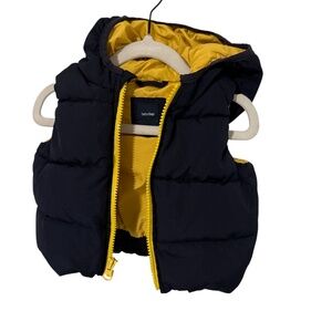 Baby Gap Puffer Vest – Navy with Yellow Lining (Size 0–6 Months)